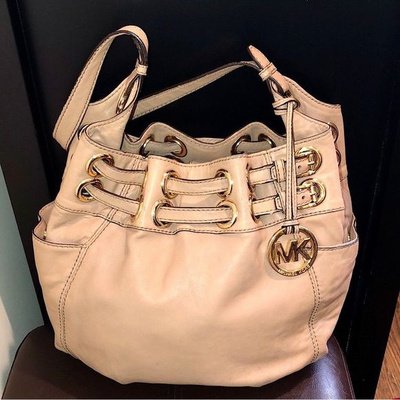 MICHAEL KORS Leather Belted & Buckle Closure Side Pockets Tote Shoulder Bag